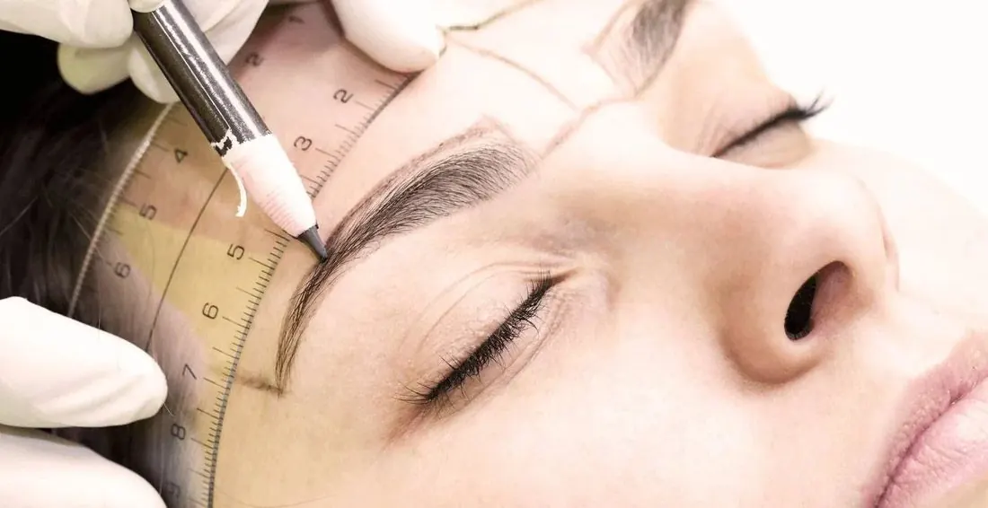 Diseño de cejas con regla